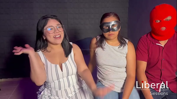 cuckold cumple la fantasía de su mujer en un trío por primera vez