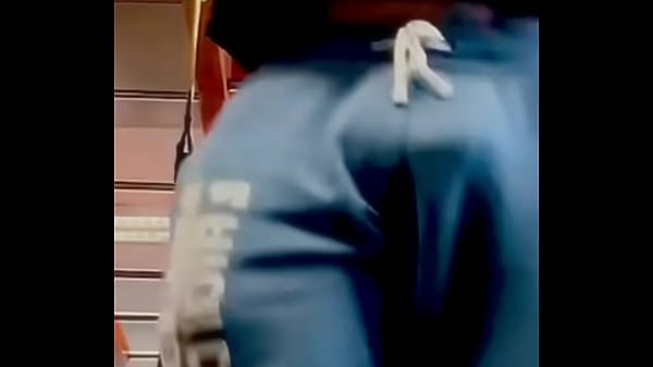 Hombre heterosexual muy sexy hace casting en escenas de gym sin sexo previo a su primer escena gay