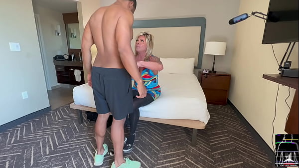 Brenden Blade Fucks muscle Mama