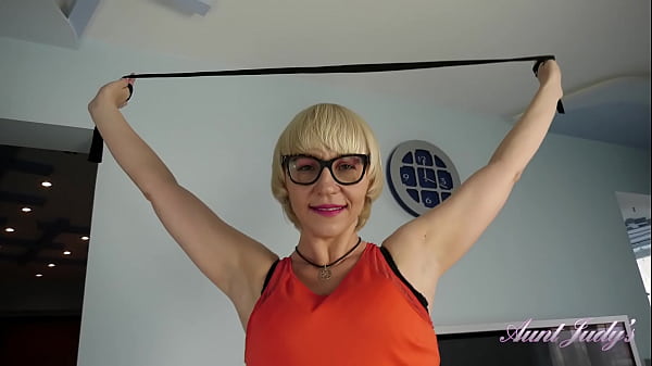 AuntJudys – 43yo Busty Housewife Linda pumps her mature pussy & masturbates