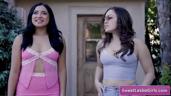 Leana Lovings, Ophelia Purr – Nerdy busty lesbian teens making out and eat their pussies