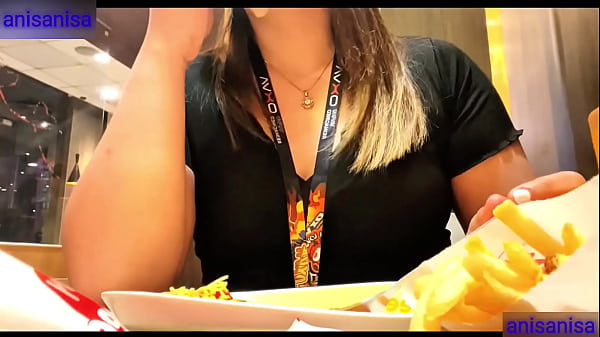 Janjian selingkuh di cafe yang berujung ngentot di kamar mandi