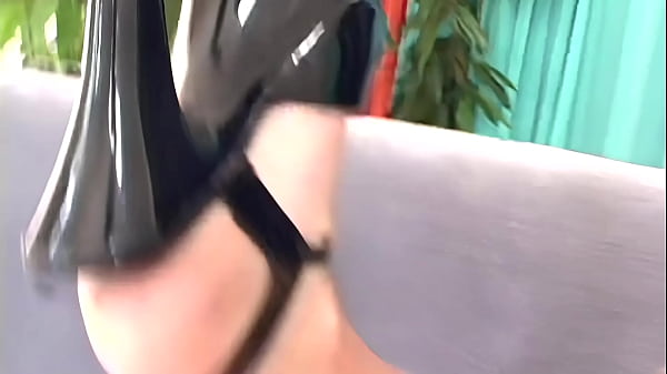 Kelly Wells Solo Masturbation Scene