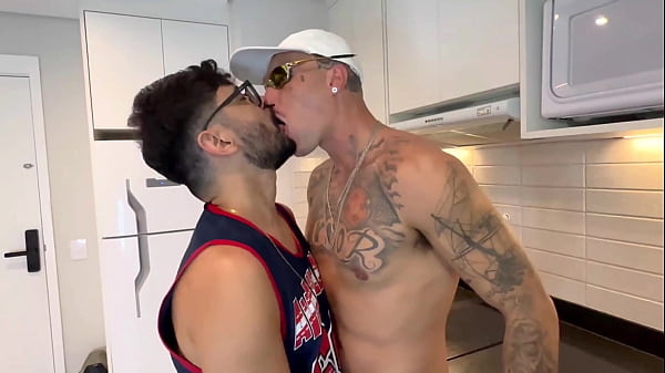 MARCOS GOIANO – FODIDO PELO TATUADO PELUDO – SEXO GAY COM CAFUÇU TATUADO – LEVEI PICA DO MALOKA TATUADO