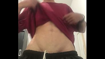 Novinho brasileiro gostoso provocando sem parar