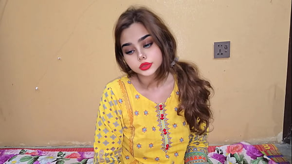 Pakistani Desi beautiful Stepmom Giving Handjob