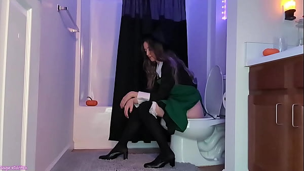 Starbucks Witch Sage Eldritch in Pantyhose Peeing [Voyeur]