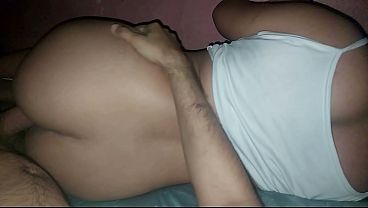 Ay dios mío córrete dentro de mi coño papi, me encanta clavarme en tu verga en posición de cucharita!!