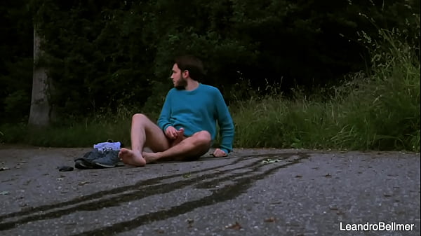 Caught taking a piss and jerking off outdoors – gay public exhibitionist