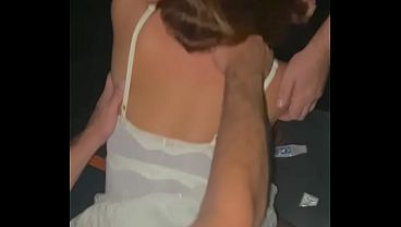 Esposa se transforma em puta e fode dois machos na frente do marido