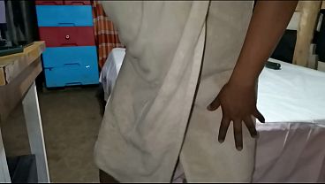 Estoy muy caliente y quiero una doble penetración con este pepino