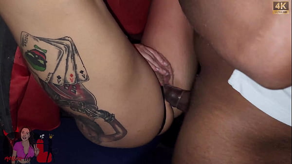 Meu marido me amarrou em um acabine Tcheca e transei com o primeiro que apareceu!