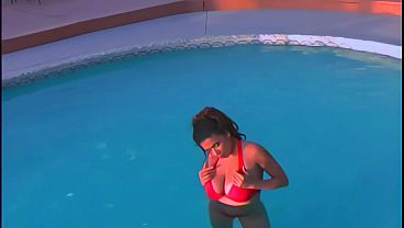 SUPER SEXY MILF OUTDOORS FUCK