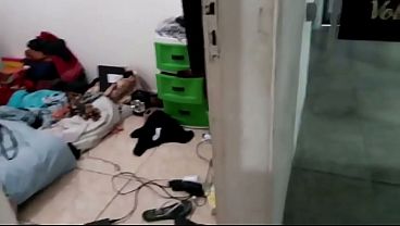 CORNO AMADOR CUCKOLD PEGA A EPOSA NOVINHA HOTWIFE DANDO PRO AMIGO NA SALA O FUNDO DA ESCOLA