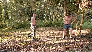 Encontrei o Dotado batendo uma no mato