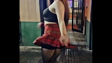 Sabrosa Morra Universitaria 19 Añitos Bailando Sexy y Sensual Frente a la Entrada de un antro!! Ese Rico Culo Rebotando me antoja meterselo!!
