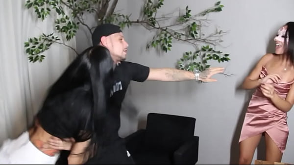 A mulher me pegando no flagra com a mina da escola