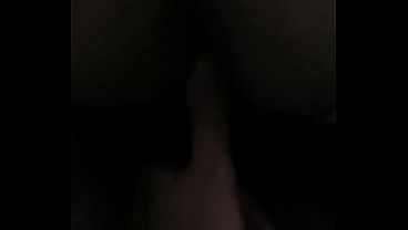 ASSINANTE QUIS EXPERIMENTAR MINHA PICA. CHEGUEI E A PUTA TAVA DE CALCINHA ESPERANDO MEU PAUZÃO.