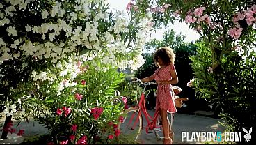 Big booty and tits black model babe Jenna Fox hot outdoor posing