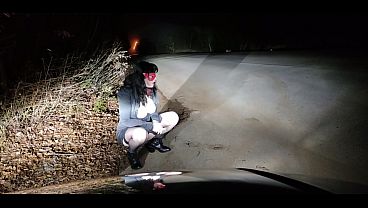 Breaks Boundaries In Outdoor Pissing