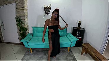 Com esse clitóris gigante o tesão é gantido no anal e no punho no cú e na buceta