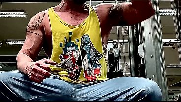 La disciplina siempre supera al talento gay con este macho heterosexual