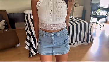 Malena me dejó jugar con ella en mi cuarto