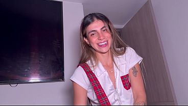 Sorprendo a mi HERMANASTRO con una SEXY LENCERÍA, y lo hago acabar en mi GRAN CULO.