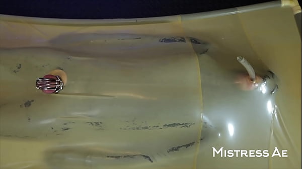 Vacbed Squirting: MistressAe having fun with tranluscent vacbed and funnel