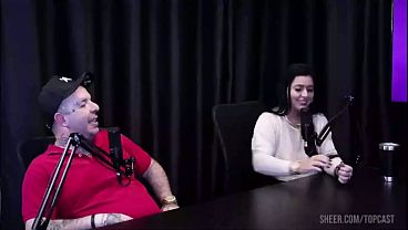 Voce nao vai acreditar o que aconteceu ao vivo nesse podcast. Duas casadas deliciosas, se pegam ao vivo e corno manso é humilhado para milhoes de pessoas.