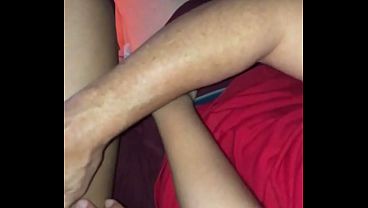 Essa casadinha é muito puta! Marido chamou o funcionario para sua casa e o safado pauzudo fudeu a esposinha do corno e a safada ainda humilhou o corno.