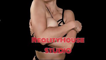 Hermosa chica solitaria en playa nudista me da una tremenda mamada