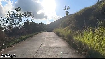 Istri muslim berhijab selingkuh sama kekasih rahasianya. Mereka berdua bercinta di dalam tenda kemping