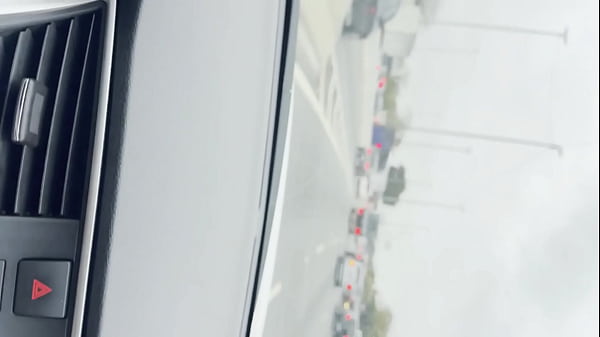 Mamei o motorista de App saindo da casa de swing, depois de ter mamado e ter dado pra vários. no final ainda fiz um agrado pro corno que ele merecia.