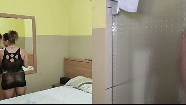 MEU COLEGA DE QUARTO SAI DO BANHO DI CUECA E ME CONVENCE A TRANZA ANTES DE SAIR PRA BALADA