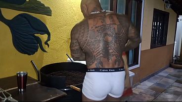 MEU CORNINHO SAIU PRA COMPRAR GELO E DEI PRO CHURRASQUEIRO DA FESTA