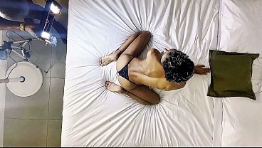 Negão faz a cuceta do novinho de brinquedo sexual