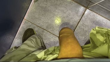 Corno gostoso se masturbando