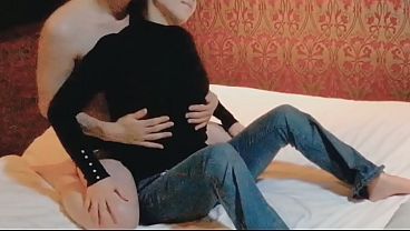赤下着を着た巨乳妻を愛撫して、手マンで絶頂させる。Home made amateur 個人撮影 kawasaki JK
