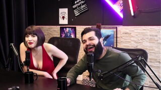 Lord Kenobi fala do chute que levou no saco para tentar entender qual é o prazer que sentem com o Ballbusting – Lady Snow e Lord Kenobi