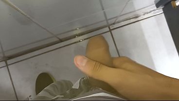 Punheta muito gostosa do corno
