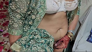 Amrozia self Enjoys and seduces on camera
