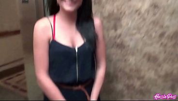 Brooklyn Daniels Gets Wet With A Rabbit Toy Before Getting Pounded!