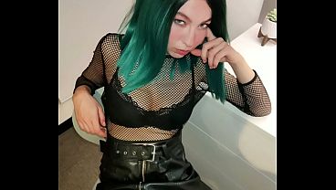 Conservative Step-Mom Turns Her Lesbian Daughter Straight With The Help Her Boyfriend’s Dick
