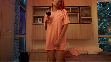 Entrevista en mi cuarto con una increíble latina de pelo rojo