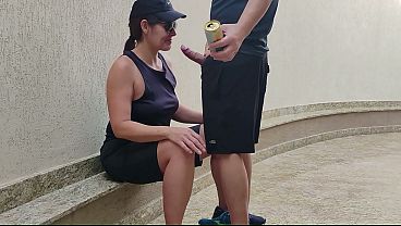 Fodendo com minha amiga sapatão no quintal de casa