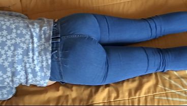 I jerk off to my stepmother’s big ass, I cum on her tits watching her masturbate.