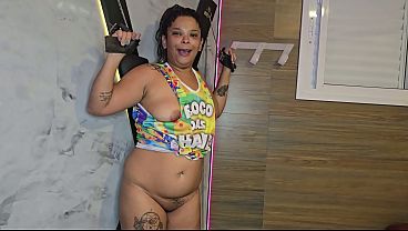 Novinha adora um sado e aproveita pra goza gostoso