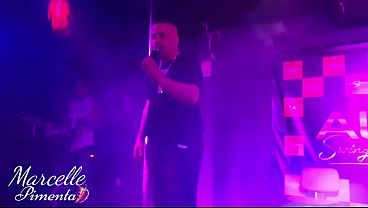 Rolou orgia no palco da boate!