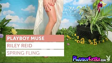 Spring has sprung a little earlier with petite hairy naked teen Riley Reid